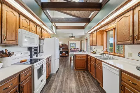 Kitchen - 17611 Botkins Rd, Botkins, OH 45306 photo 2 of 5