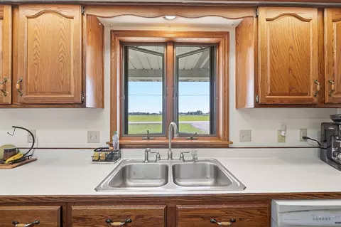 Kitchen - 17611 Botkins Rd, Botkins, OH 45306 photo 3 of 5