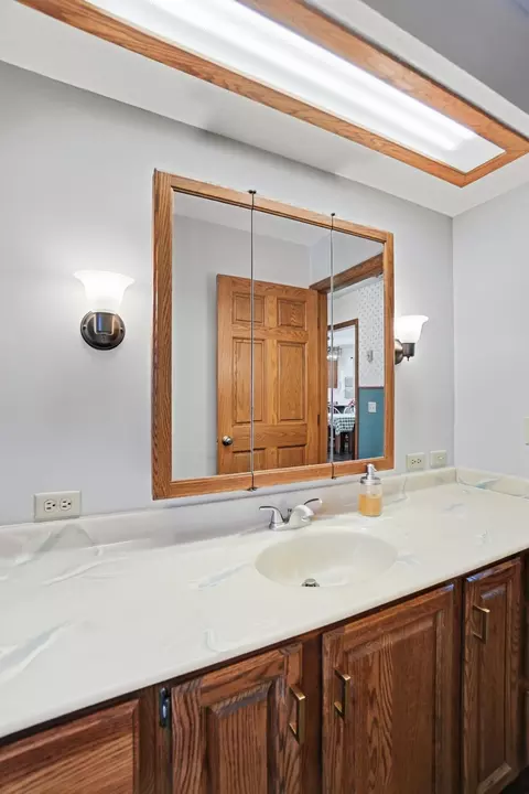 Bath - 17611 Botkins Rd, Botkins, OH 45306 photo 6 of 6