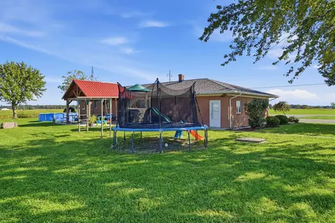 Exterior - 17611 Botkins Rd, Botkins, OH 45306 photo 8 of 11