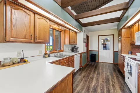 Kitchen - 17611 Botkins Rd, Botkins, OH 45306 photo 1 of 5
