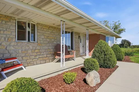 Exterior - 17611 Botkins Rd, Botkins, OH 45306 photo 2 of 11
