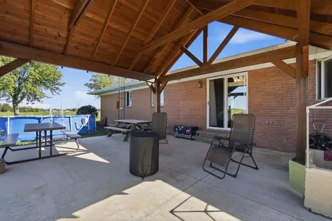 Exterior - 17611 Botkins Rd, Botkins, OH 45306 photo 5 of 11