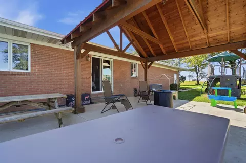 Exterior - 17611 Botkins Rd, Botkins, OH 45306 photo 4 of 11