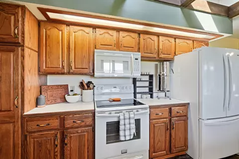 Kitchen - 17611 Botkins Rd, Botkins, OH 45306 photo 4 of 5