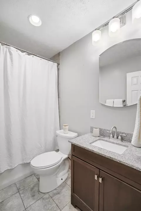 Bath - 3039 Lynn Haven St, Springfield, OH 45503 photo 2 of 3