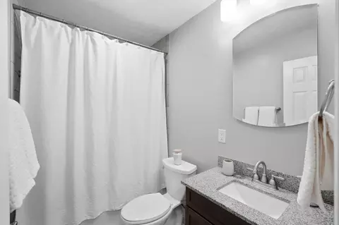 Bath - 3039 Lynn Haven St, Springfield, OH 45503 photo 1 of 3