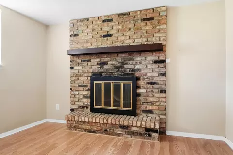 Living - 3039 Lynn Haven St, Springfield, OH 45503 photo 4 of 6