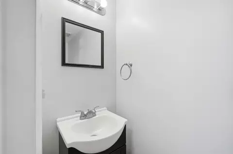 Bath - 3039 Lynn Haven St, Springfield, OH 45503 photo 3 of 3