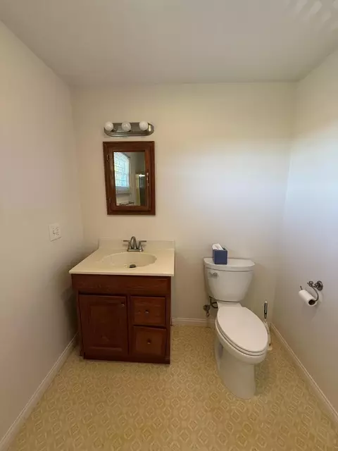 Bath - 6162 Prairie Rd, Springfield, OH 45502 photo 5 of 6