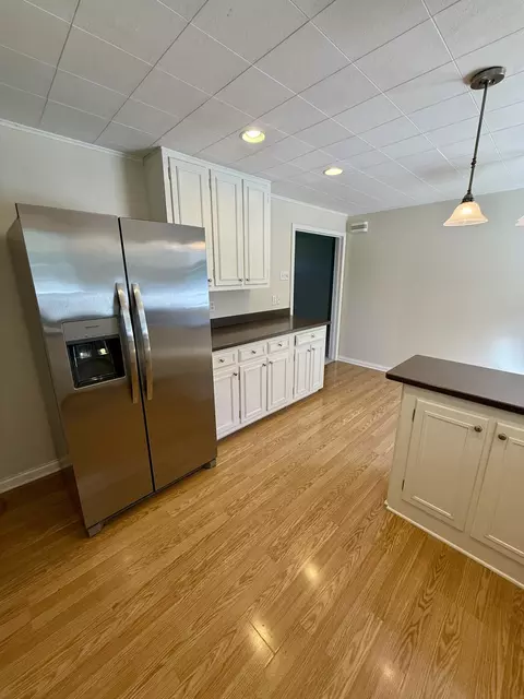 Kitchen - 6162 Prairie Rd, Springfield, OH 45502 photo 4 of 5