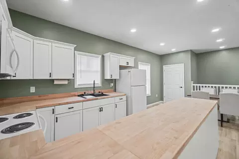 Kitchen - 220 Bayview Dr, Celina, OH 45822 photo 2 of 3