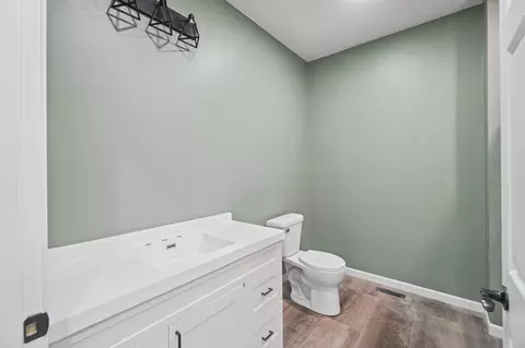 Bath - 220 Bayview Dr, Celina, OH 45822 photo 2 of 3