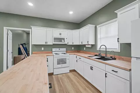 Kitchen - 220 Bayview Dr, Celina, OH 45822 photo 3 of 3