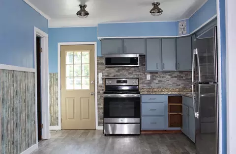 Kitchen - 1418 Titus Rd, Springfield, OH 45502 photo 3 of 4