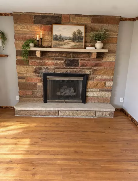 Living - 1418 Titus Rd, Springfield, OH 45502 photo 3 of 3