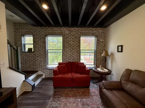 Living - 21 Mill Run Pl, Springfield, OH 45502 photo 1 of 2