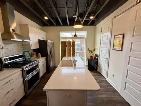 Kitchen - 21 Mill Run Pl, Springfield, OH 45502 photo 2 of 3