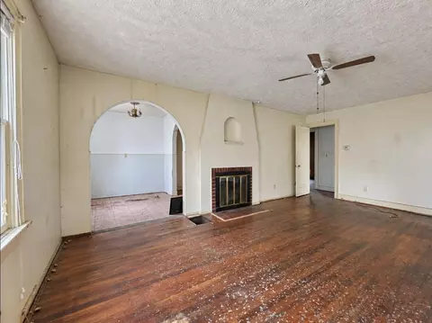 Living - 419 S Clairmont Ave, Springfield, OH 45505 photo 1 of 3