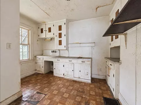 Kitchen - 419 S Clairmont Ave, Springfield, OH 45505 photo 1 of 2