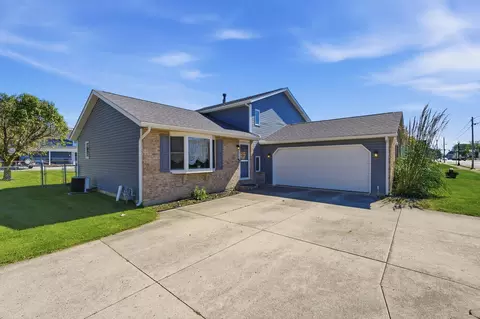 210 N Main St, Jackson Center, OH 45334