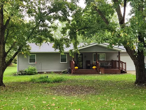 5820 Smith Rd, Houston, OH 45333