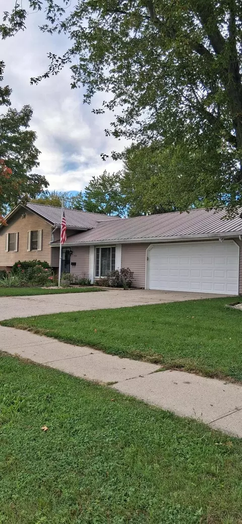 1302 Nagel St, Saint Marys, OH 45885
