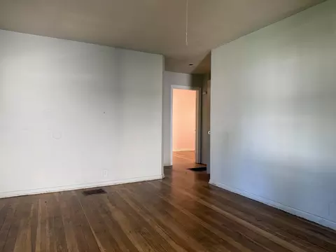 Living - 907 E Rose St, Springfield, OH 45505 photo 1 of 2