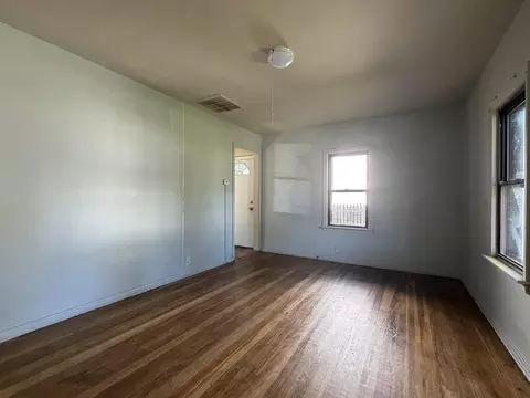 Living - 907 E Rose St, Springfield, OH 45505 photo 2 of 2