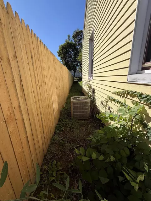Exterior - 907 E Rose St, Springfield, OH 45505 photo 4 of 7