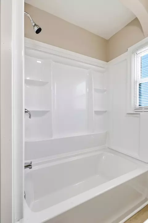 Bath - 1233 N Plum St, Springfield, OH 45504 photo 2 of 3
