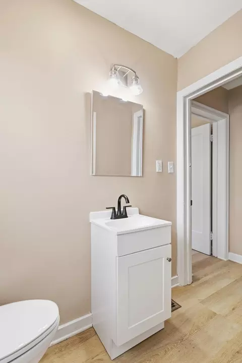 Bath - 1233 N Plum St, Springfield, OH 45504 photo 3 of 3