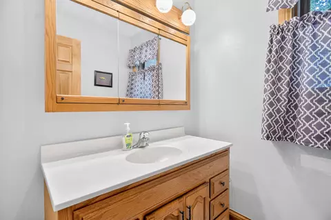 Bath - 2045 Lindsey Rd, Sidney, OH 45365 photo 1 of 5