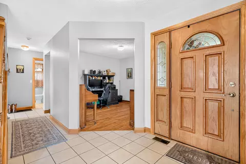 Entry Way - 2045 Lindsey Rd, Sidney, OH 45365 photo 2 of 4