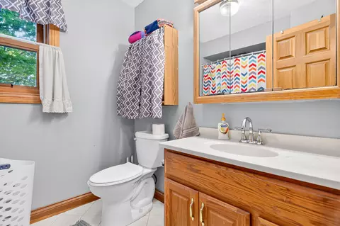 Bath - 2045 Lindsey Rd, Sidney, OH 45365 photo 4 of 5