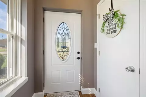 Entry Way - 1700 Elaina Dr, Springfield, OH 45503 photo 2 of 8
