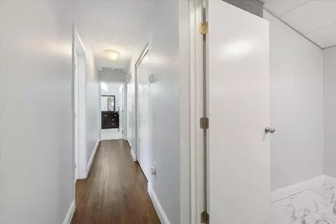 Entry Way - 1700 Elaina Dr, Springfield, OH 45503 photo 5 of 8