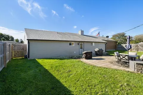 Exterior - 1700 Elaina Dr, Springfield, OH 45503 photo 7 of 11