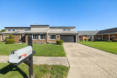 Exterior - 1700 Elaina Dr, Springfield, OH 45503 photo 4 of 11