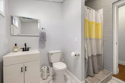 Bath - 1700 Elaina Dr, Springfield, OH 45503 photo 2 of 3
