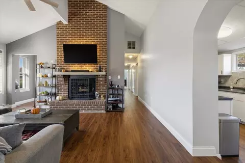Entry Way - 1700 Elaina Dr, Springfield, OH 45503 photo 4 of 8