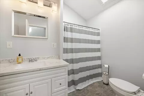 Bath - 1700 Elaina Dr, Springfield, OH 45503 photo 3 of 3