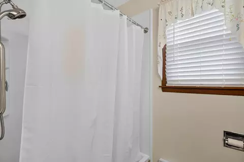 Bath - 210 Elic Ct, Botkins, OH 45306 photo 2 of 4
