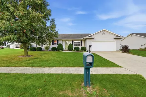 923 Sunrise Dr, Wapakoneta, OH 45895