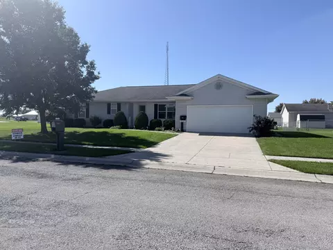 923 Sunrise Dr, Wapakoneta, OH 45895