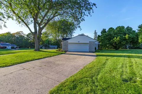Exterior - 1602 Beck Dr, Sidney, OH 45365 photo 7 of 10