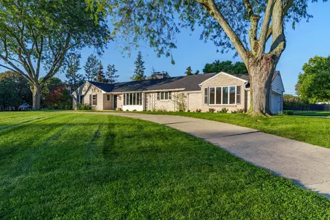 Exterior - 1602 Beck Dr, Sidney, OH 45365 photo 3 of 10
