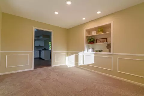 Living - 1602 Beck Dr, Sidney, OH 45365 photo 2 of 8
