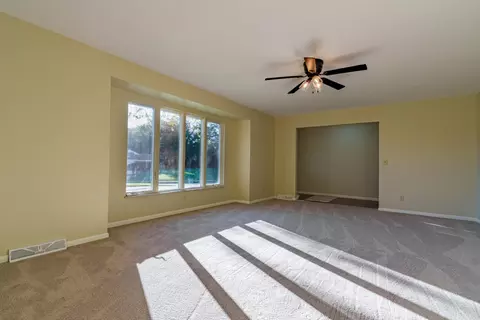 Living - 1602 Beck Dr, Sidney, OH 45365 photo 5 of 8