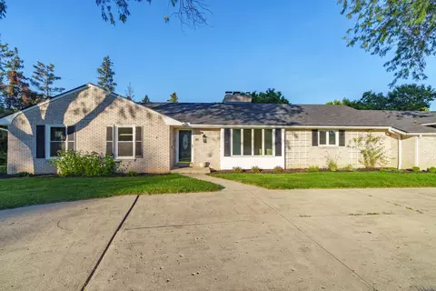 Exterior - 1602 Beck Dr, Sidney, OH 45365 photo 4 of 10